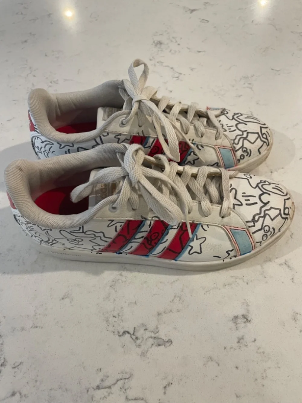 adidas minor visible